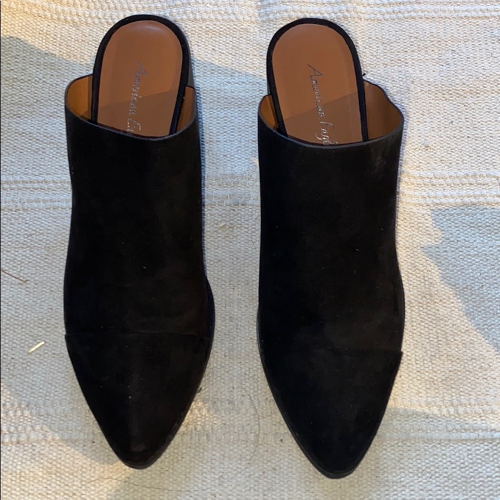 Pointy black Mules